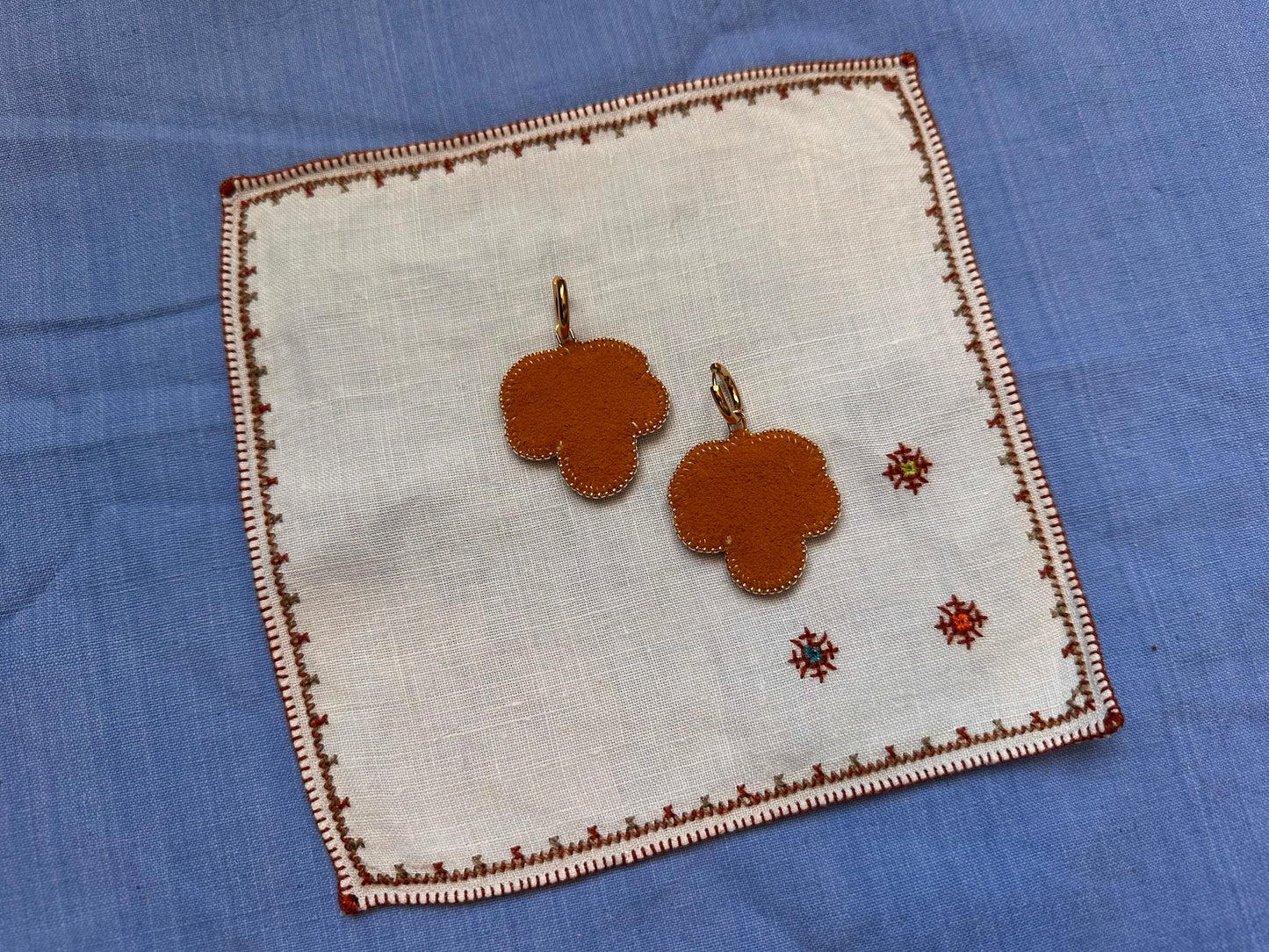 3 petal floral earrings in cranberry