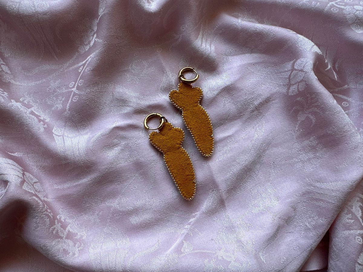 carrot earrings
