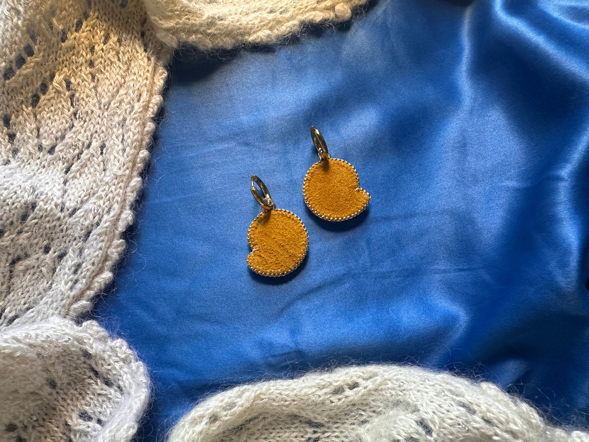 gold shell earrings