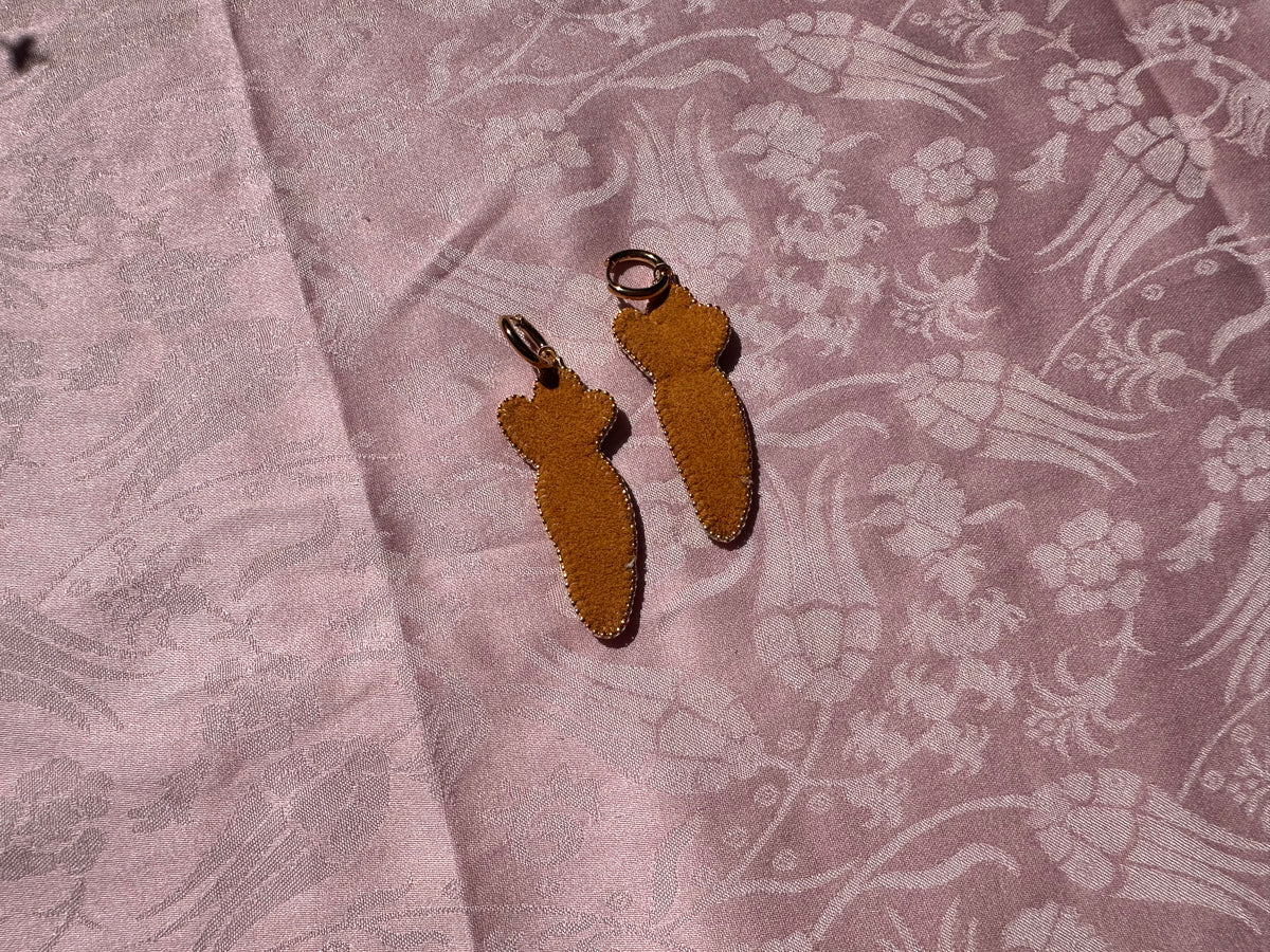 carrot earrings