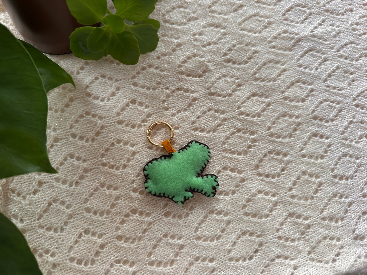 felt frog bag charm/keychain