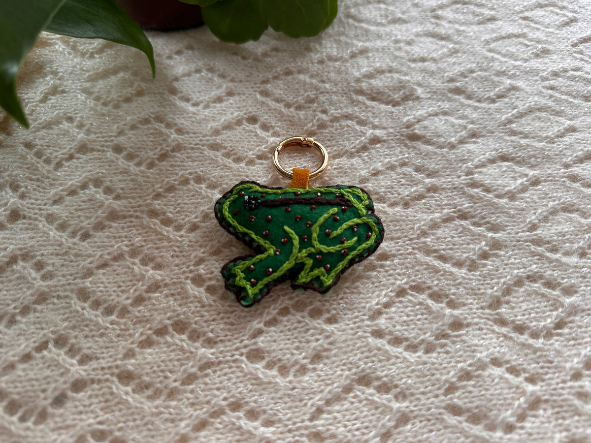 felt frog bag charm/keychain
