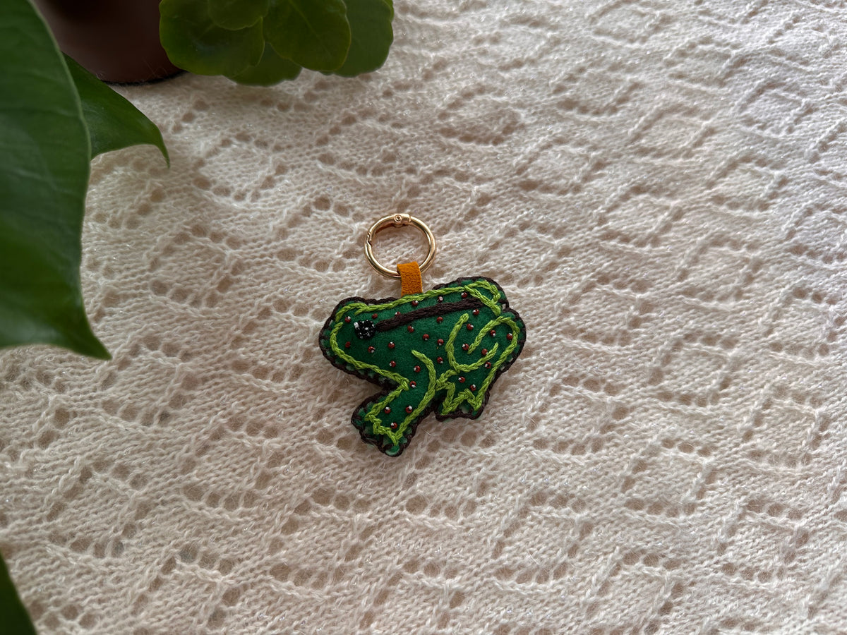 felt frog bag charm/keychain