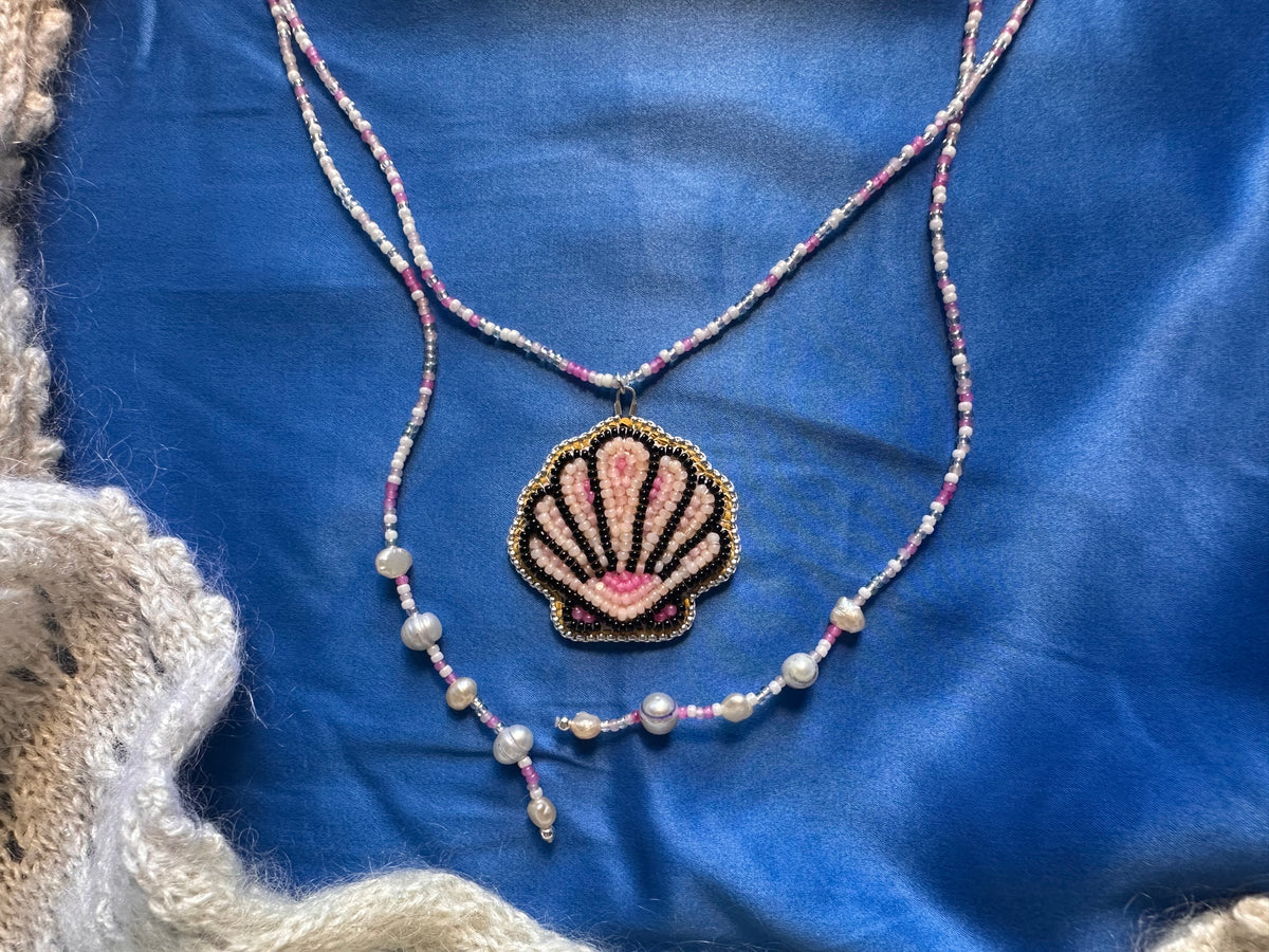 clamshell lariat necklace