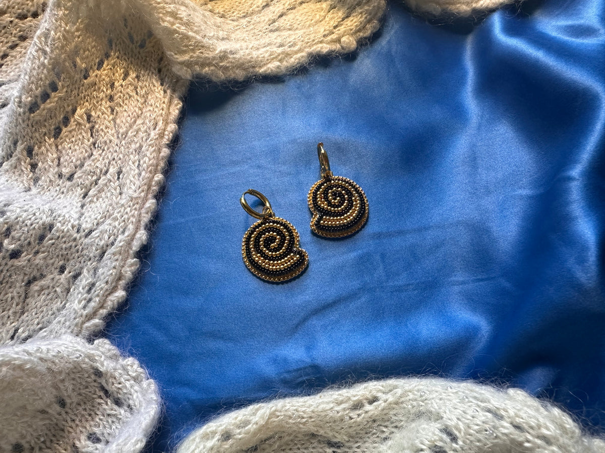 gold shell earrings