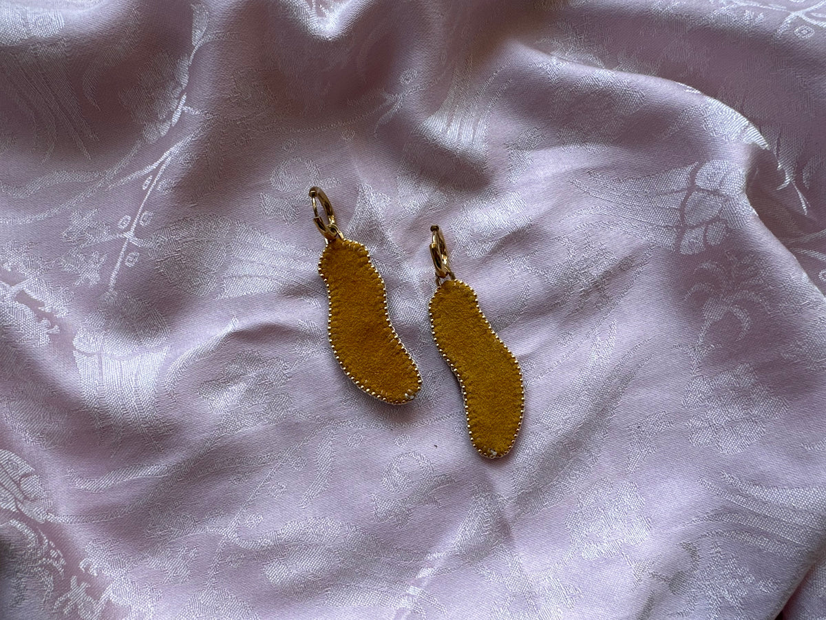 pea earrings