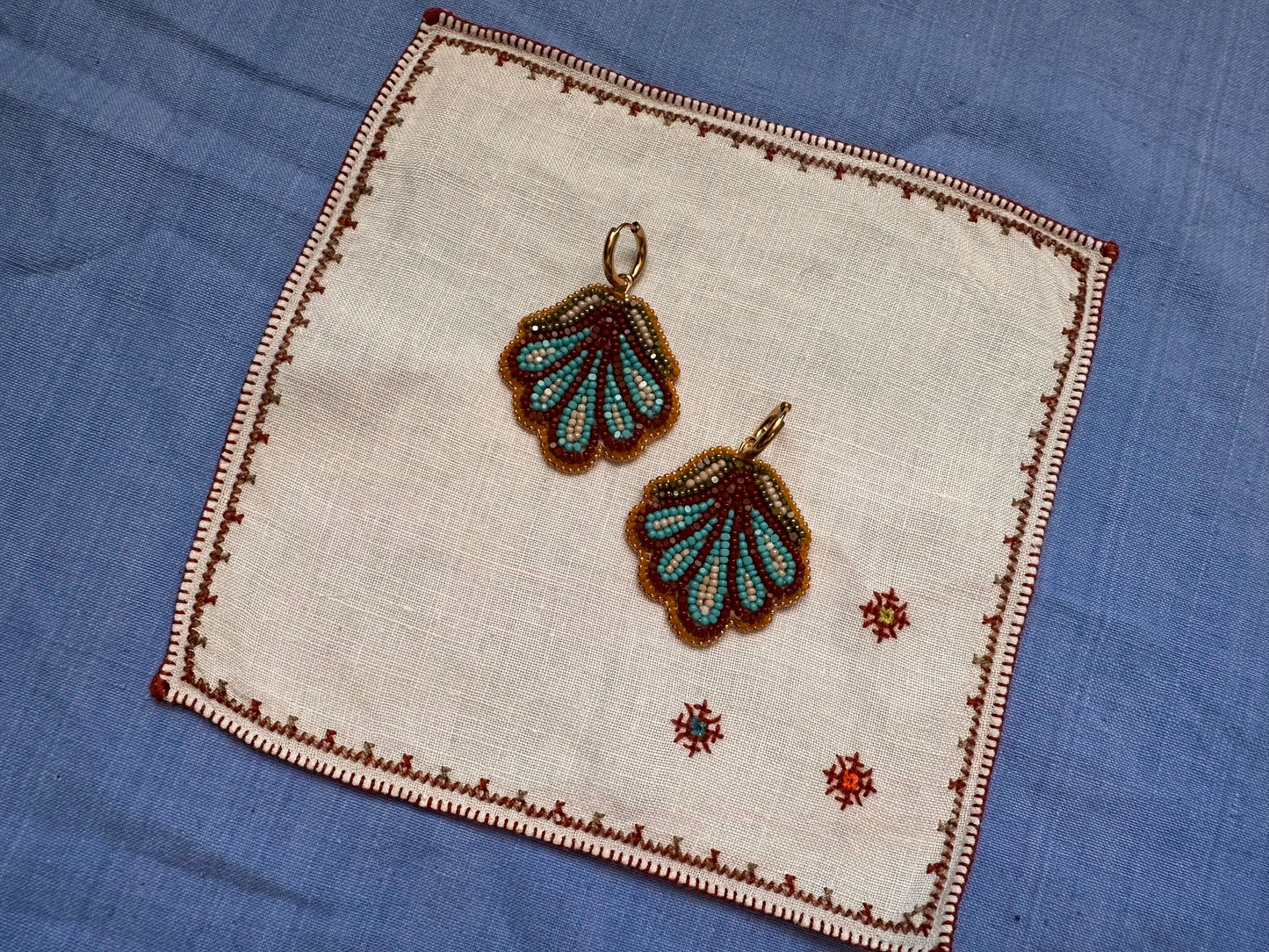 5 petal florals in chocolate & blue