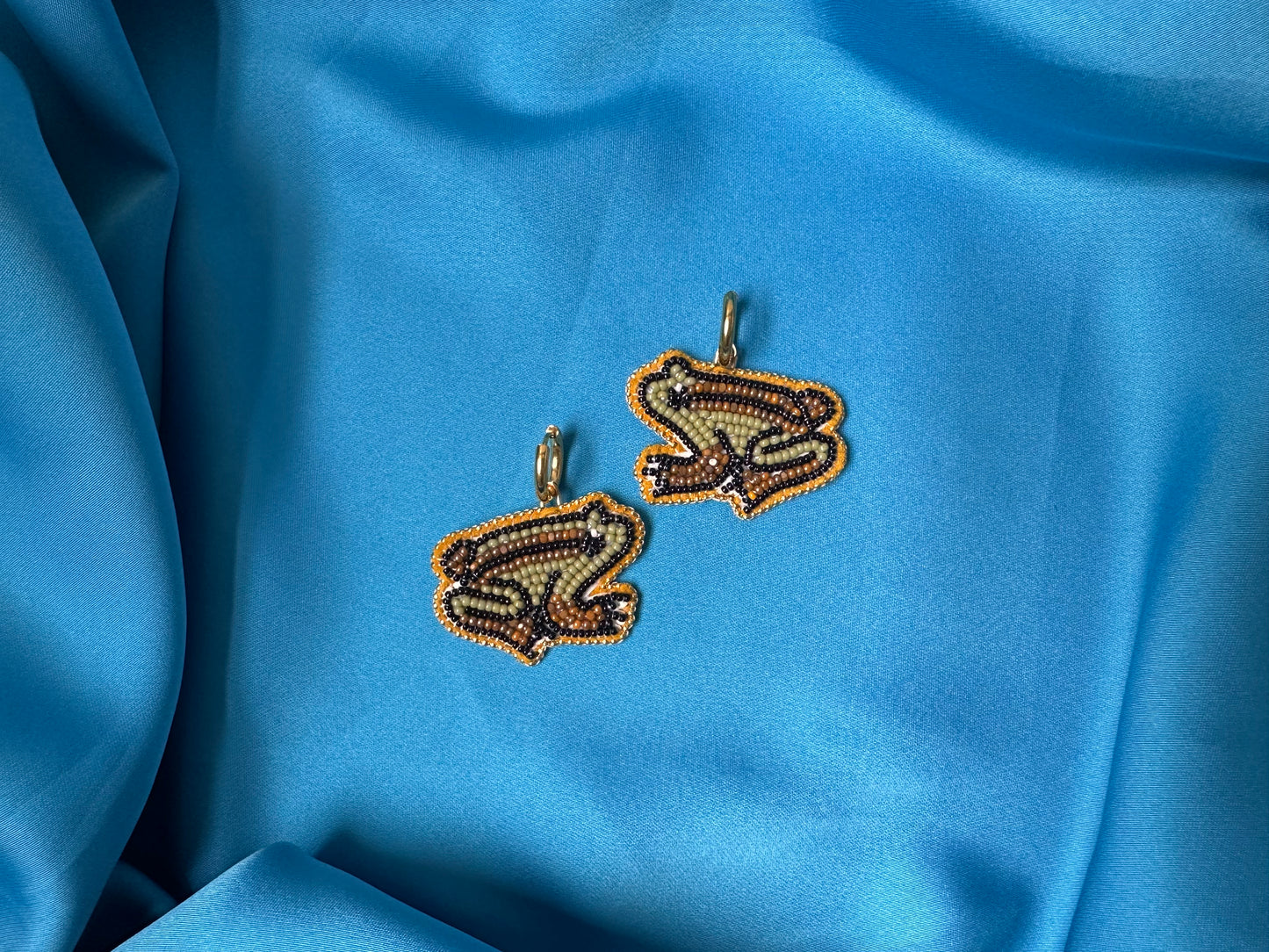 frog earrings