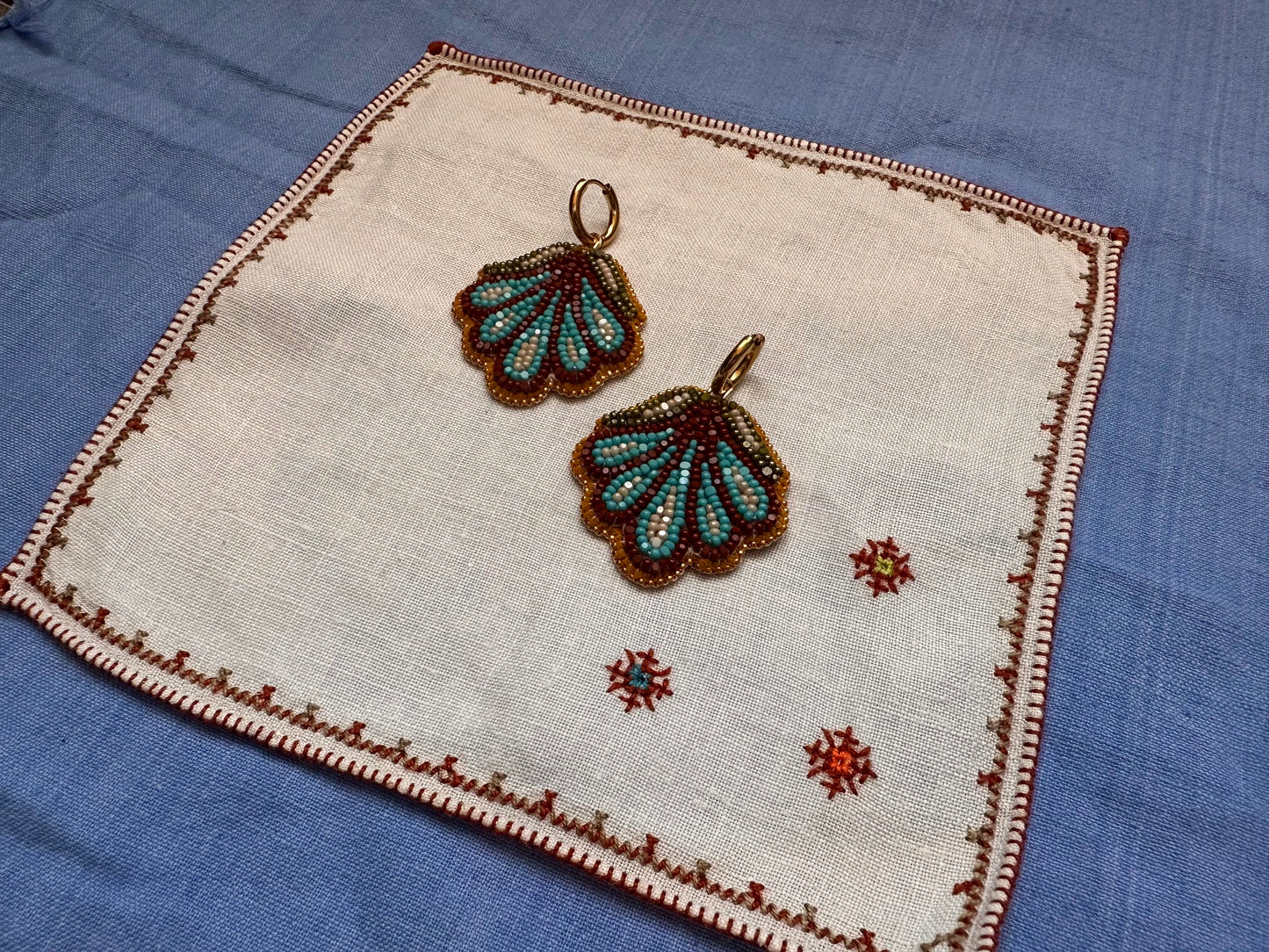 5 petal florals in chocolate & blue