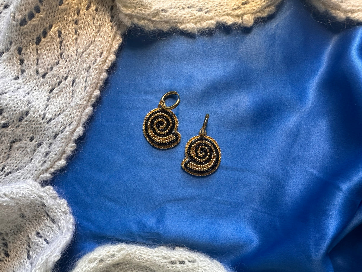 gold shell earrings