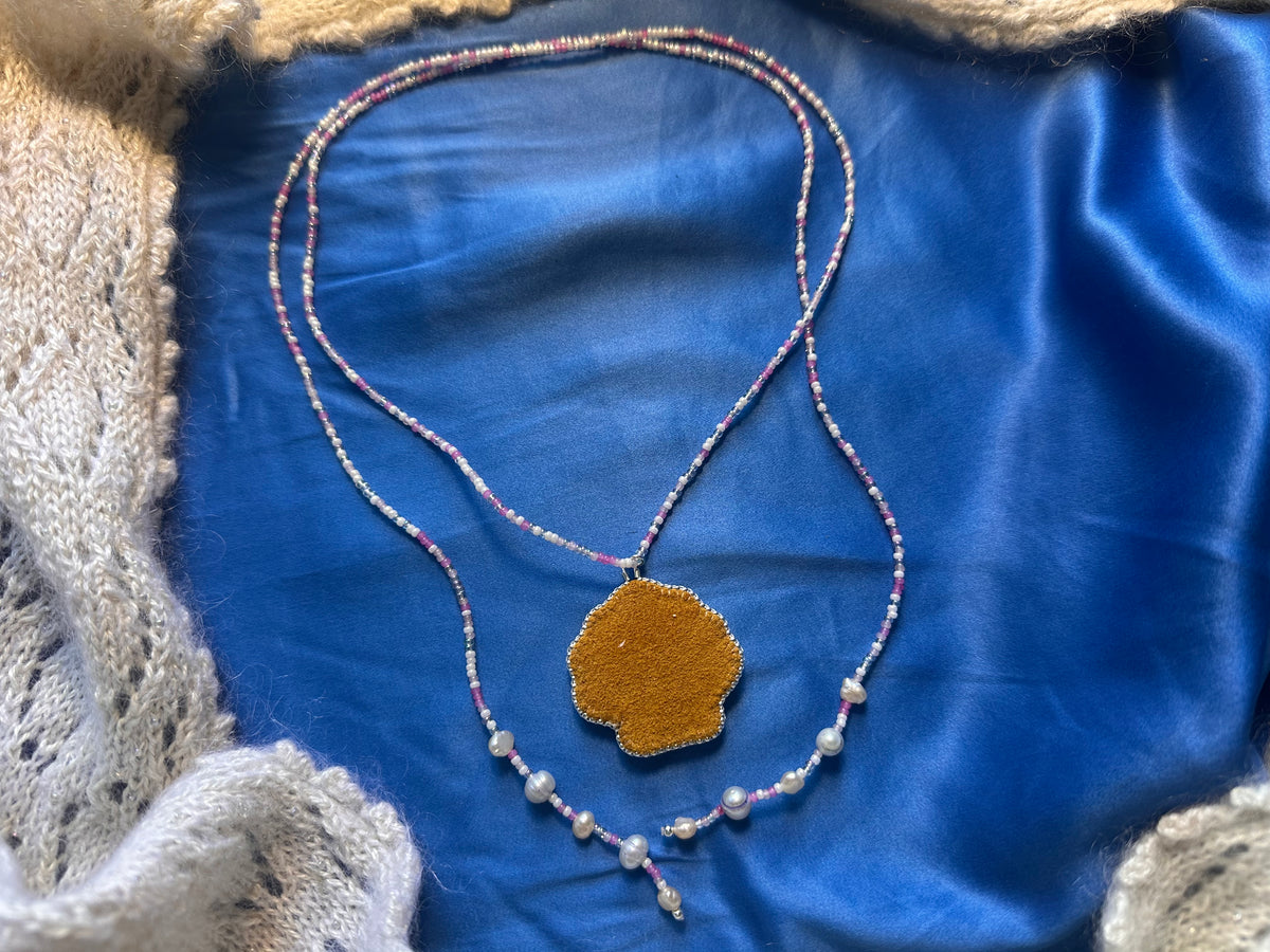 clamshell lariat necklace
