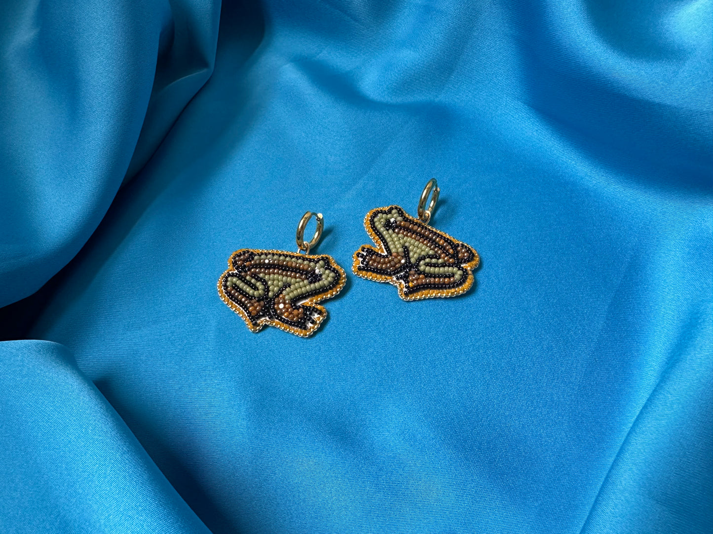 frog earrings