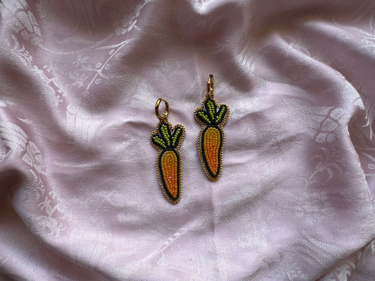 carrot earrings
