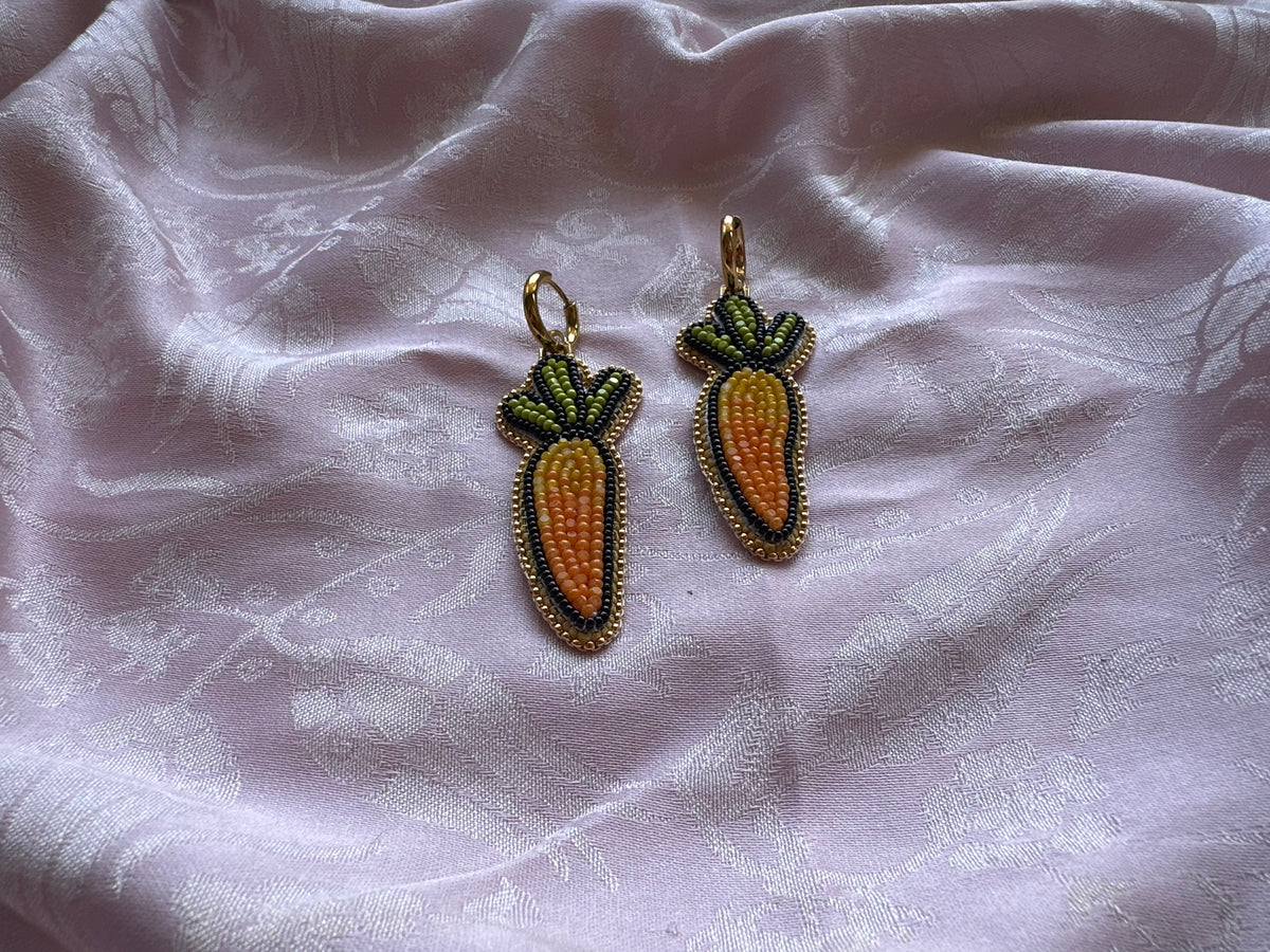 carrot earrings