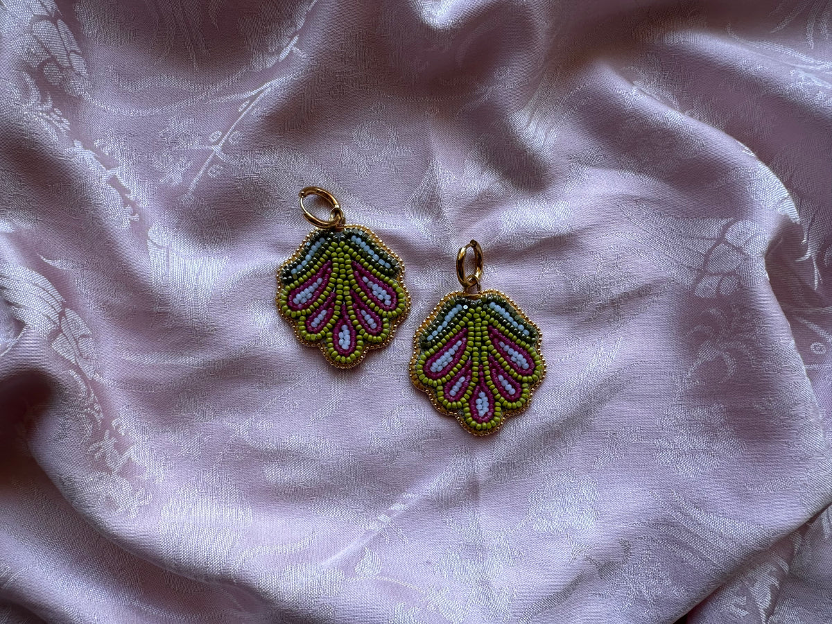 5 petal florals in green & pink
