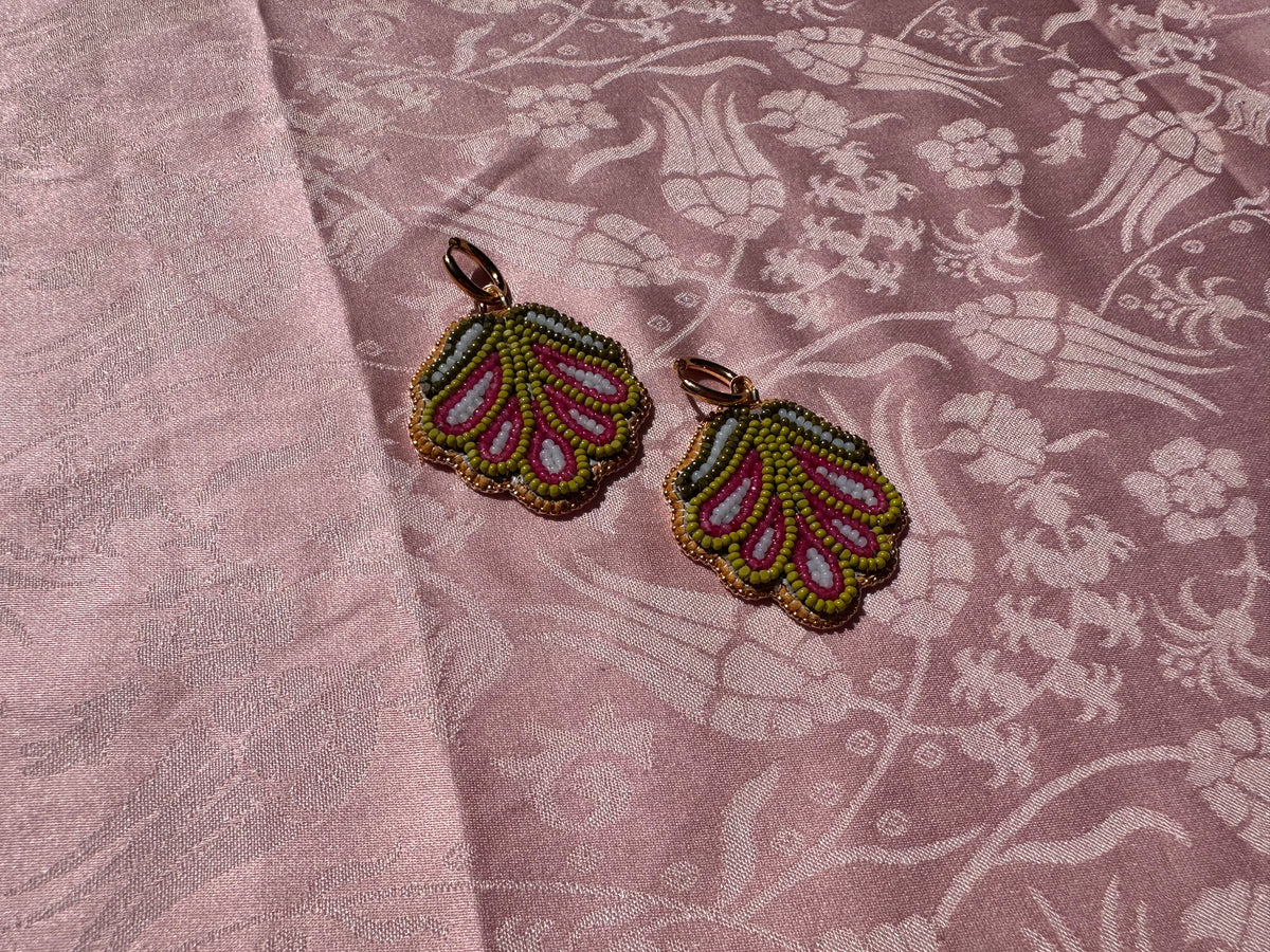 5 petal florals in green & pink