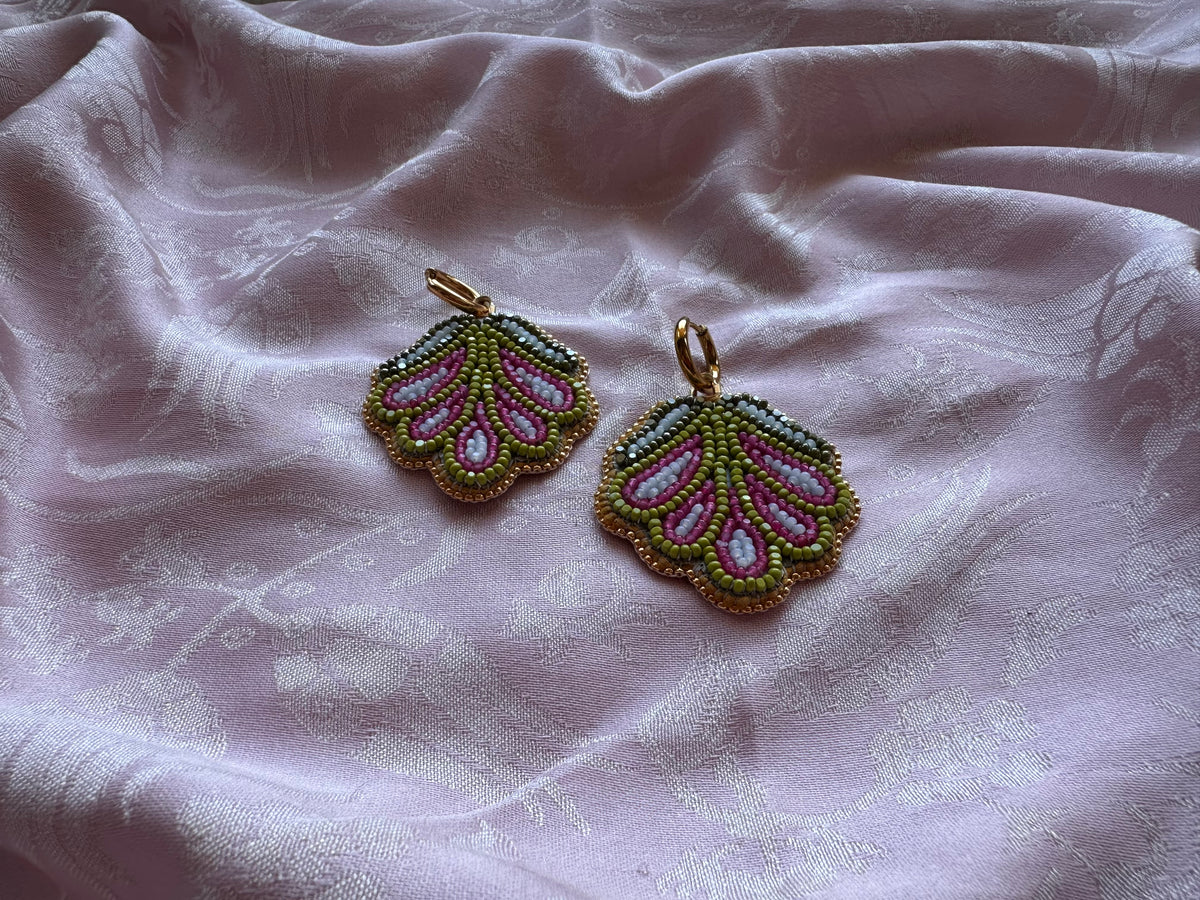 5 petal florals in green & pink