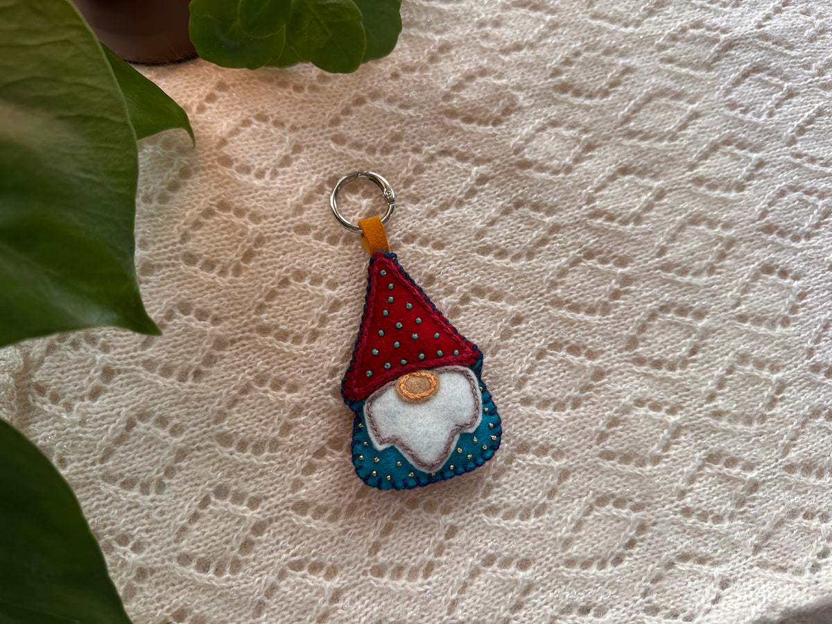 felt gnome bag charm/keychain