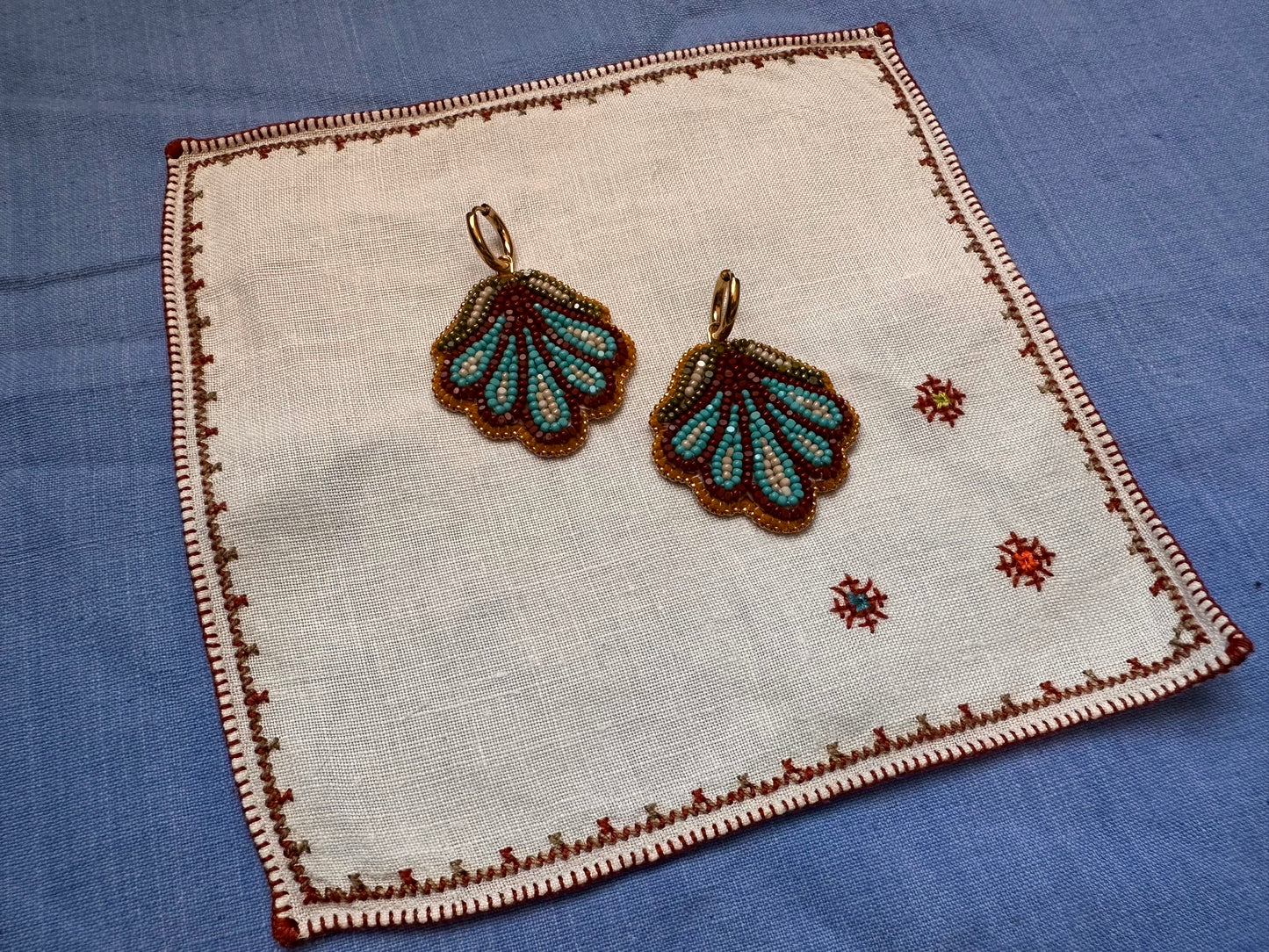 5 petal florals in chocolate & blue