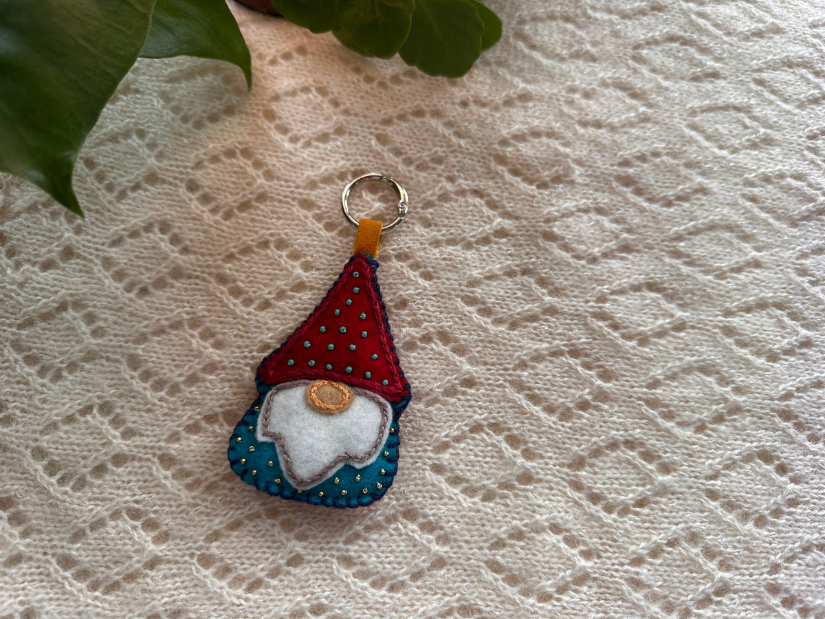 felt gnome bag charm/keychain