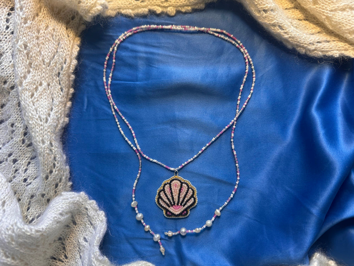 clamshell lariat necklace
