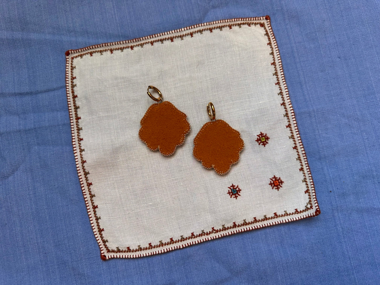 5 petal florals in chocolate & blue