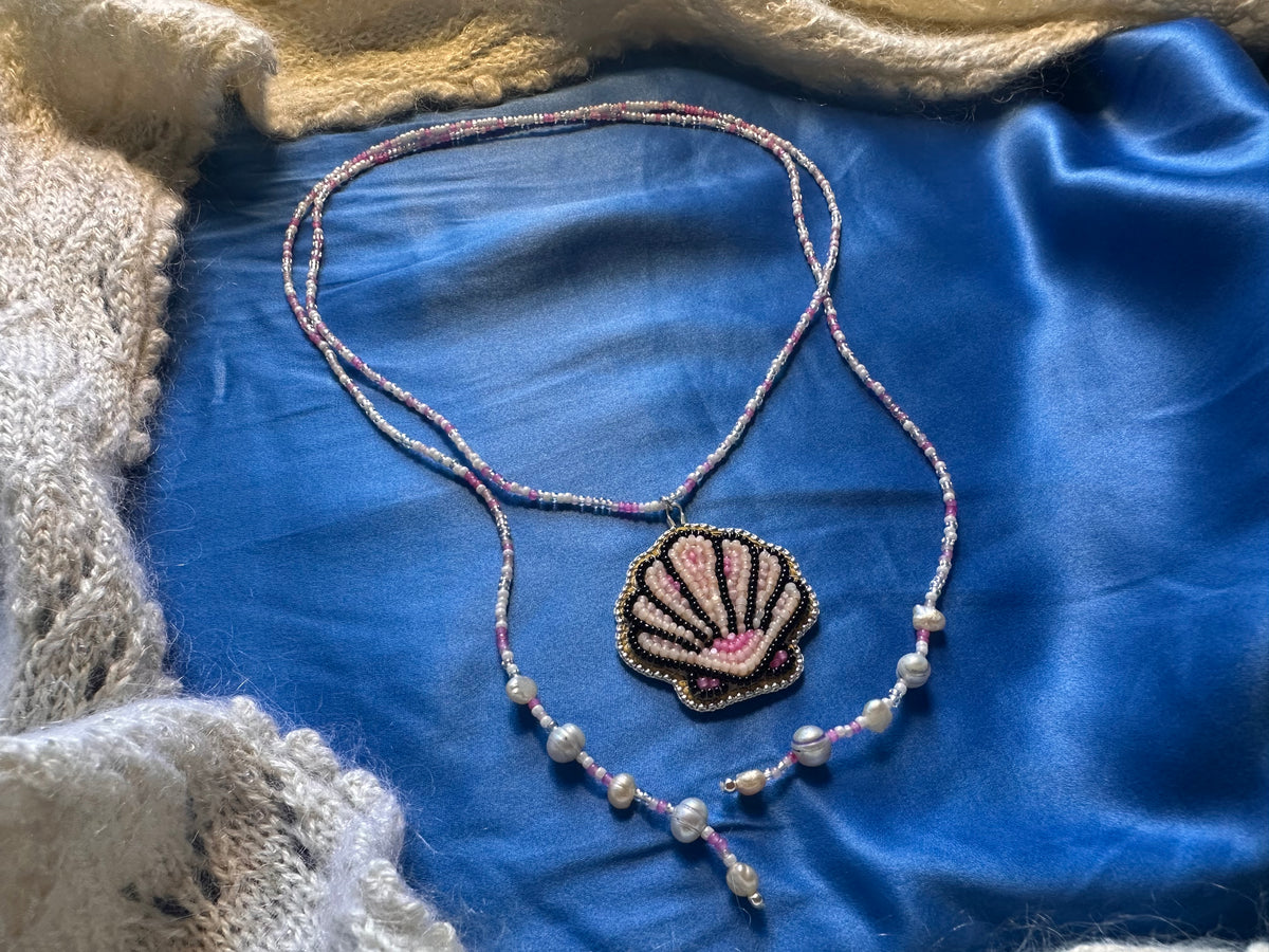 clamshell lariat necklace