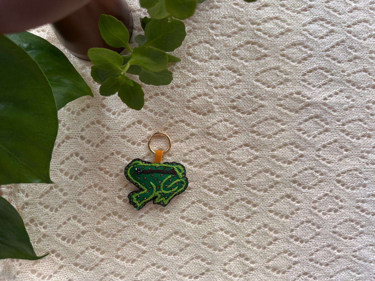 felt frog bag charm/keychain