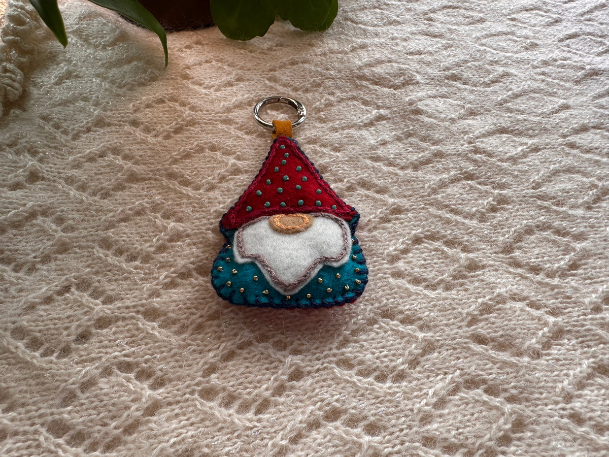 felt gnome bag charm/keychain