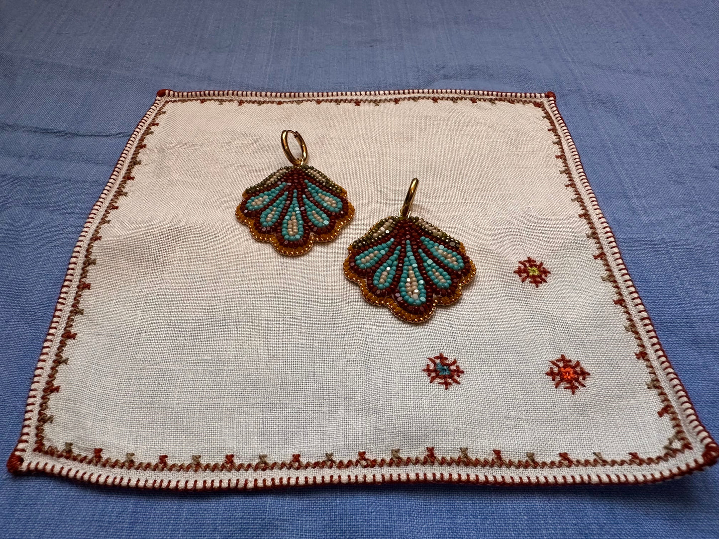 5 petal florals in chocolate & blue