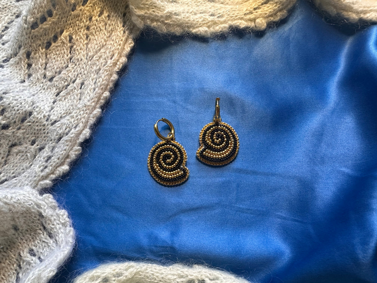 gold shell earrings