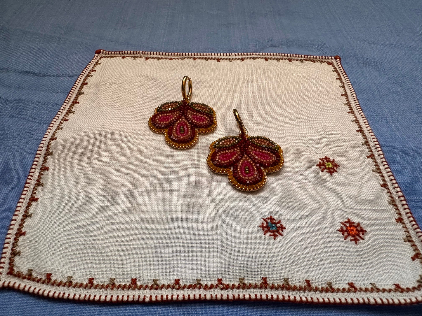 3 petal floral earrings in cranberry