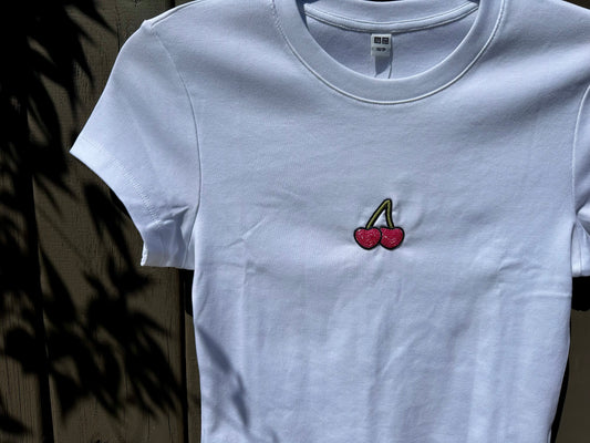 mini t-shirt w/ cherries / size women’s extra small